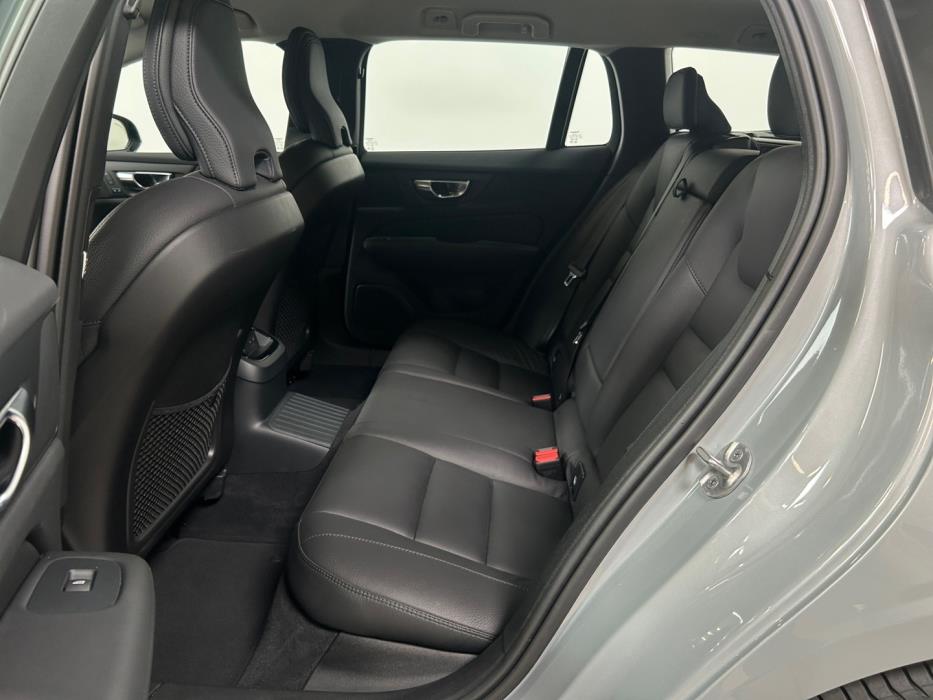 VOLVO V60 2024