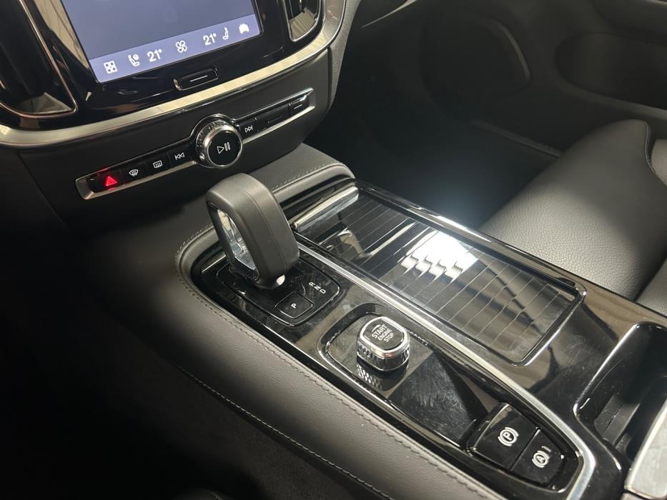 VOLVO V60 2024