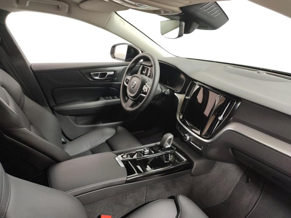 VOLVO V60 2024