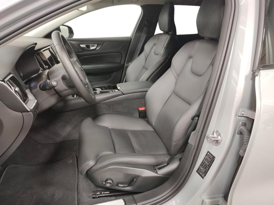 VOLVO V60 2024
