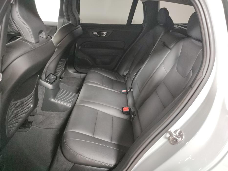 VOLVO V60 2024