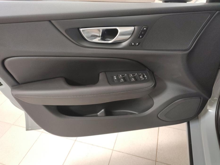 VOLVO V60 2024
