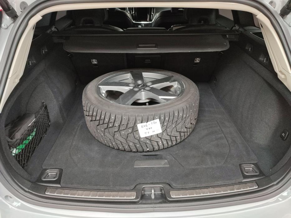 VOLVO V60 2024