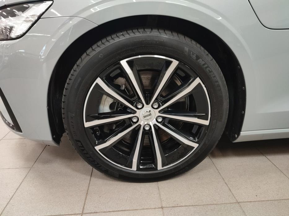 VOLVO V60 2024