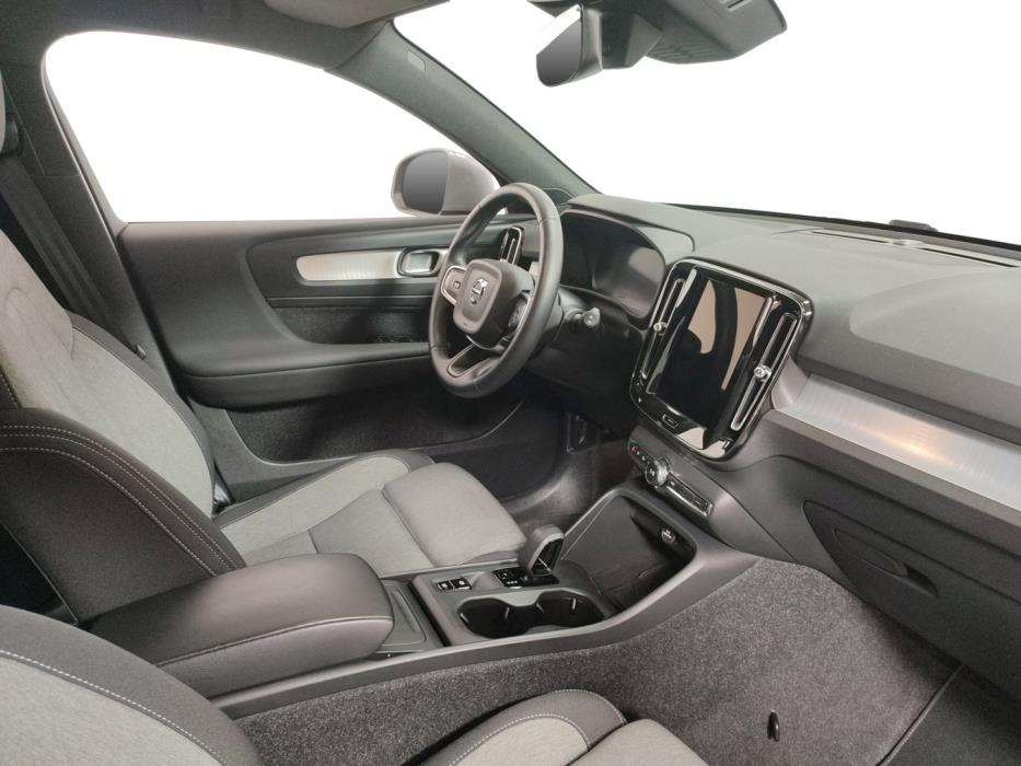 VOLVO XC40 2025