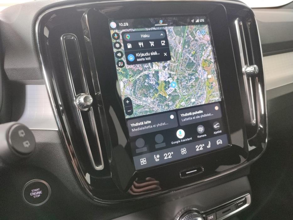 VOLVO XC40 2025