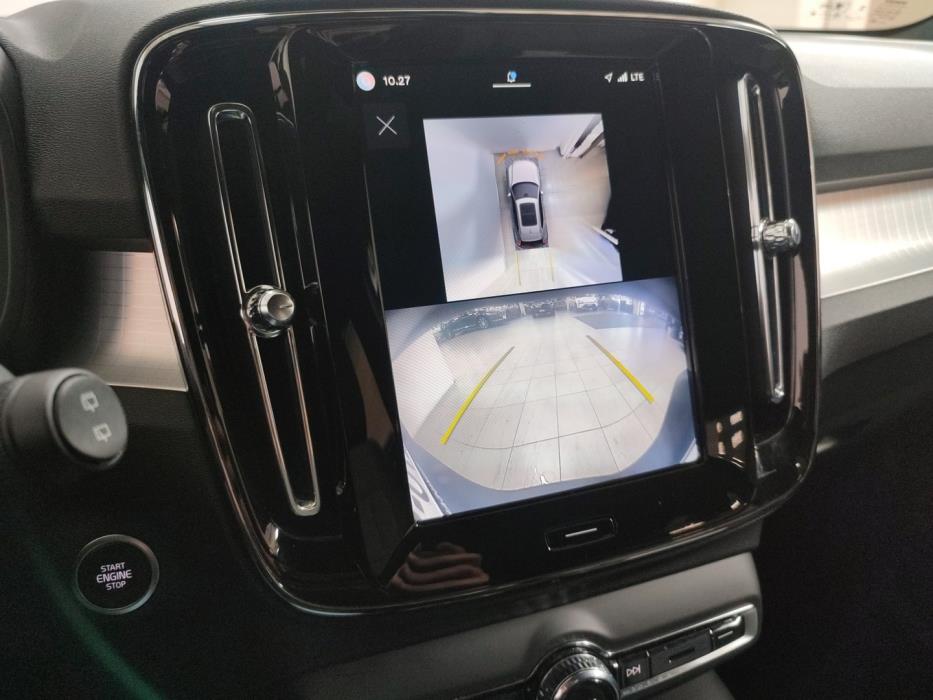 VOLVO XC40 2025