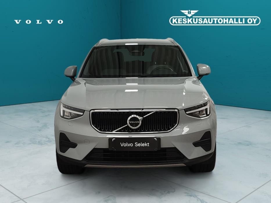 VOLVO XC40 2025