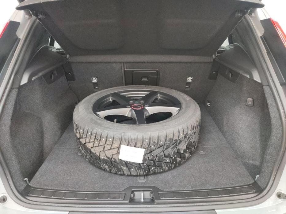 VOLVO XC40 2025