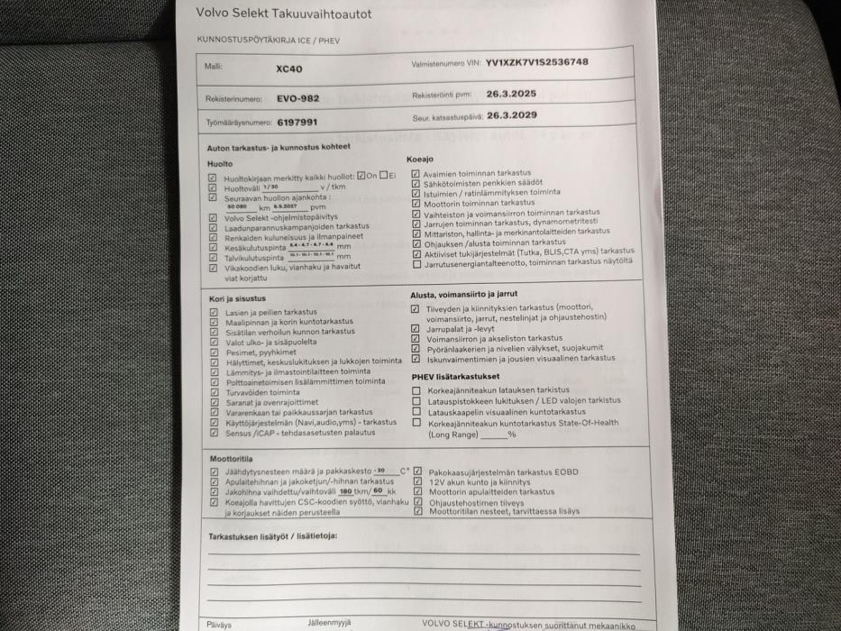 VOLVO XC40 2025