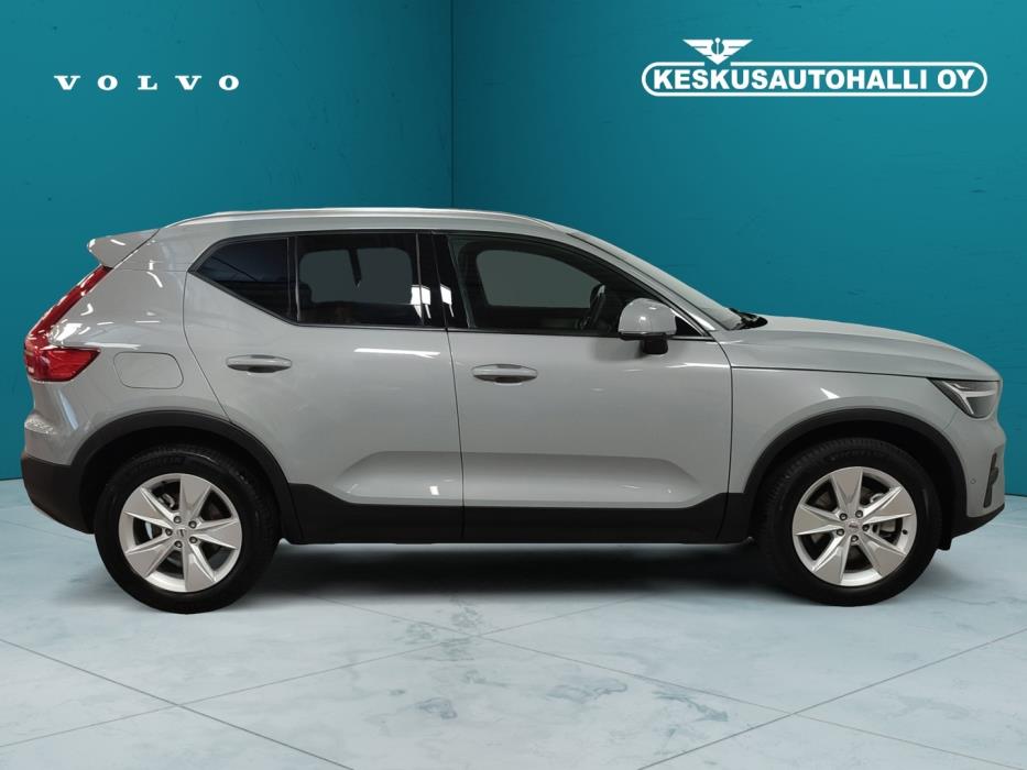 VOLVO XC40 2025