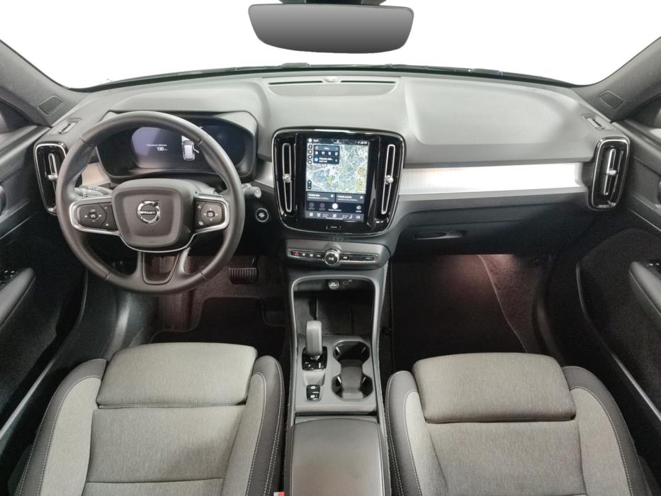 VOLVO XC40 2025