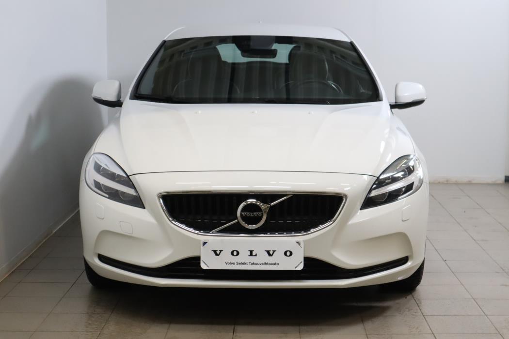VOLVO V40 2019