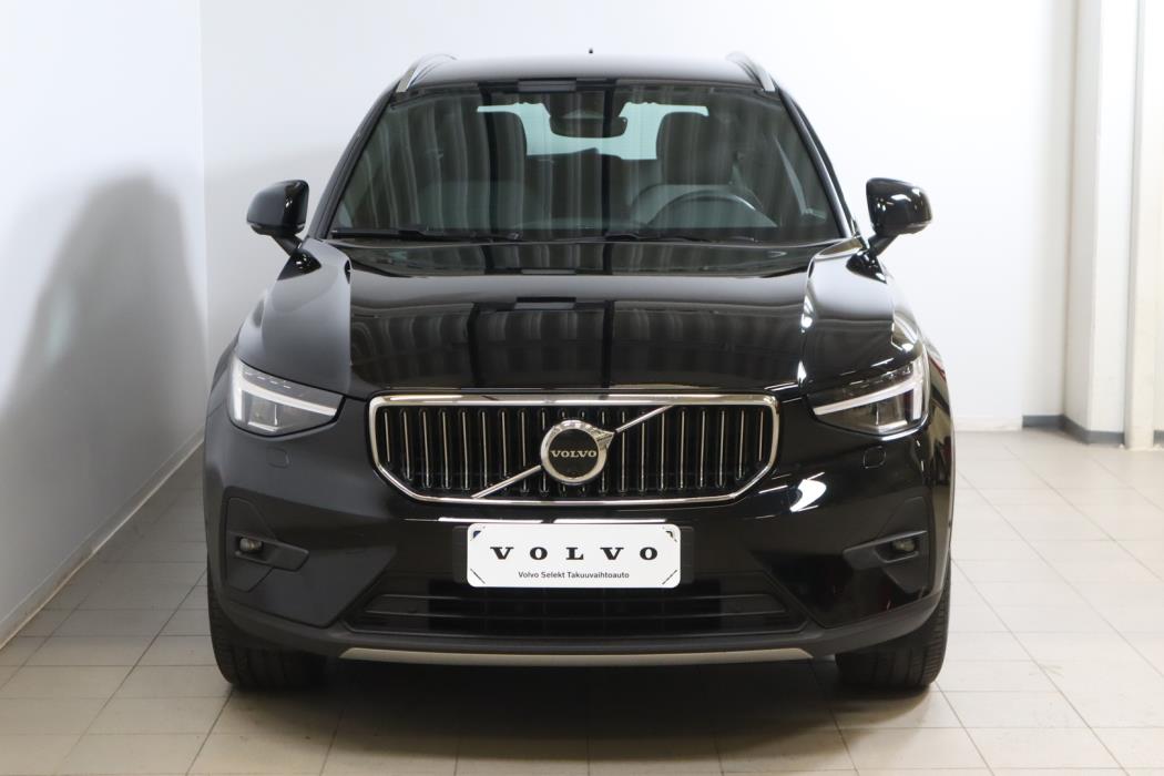 VOLVO XC40 2023