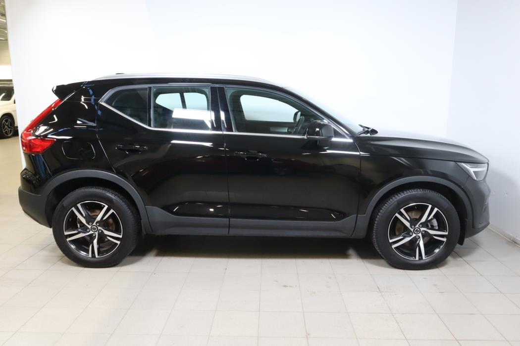 VOLVO XC40 2023