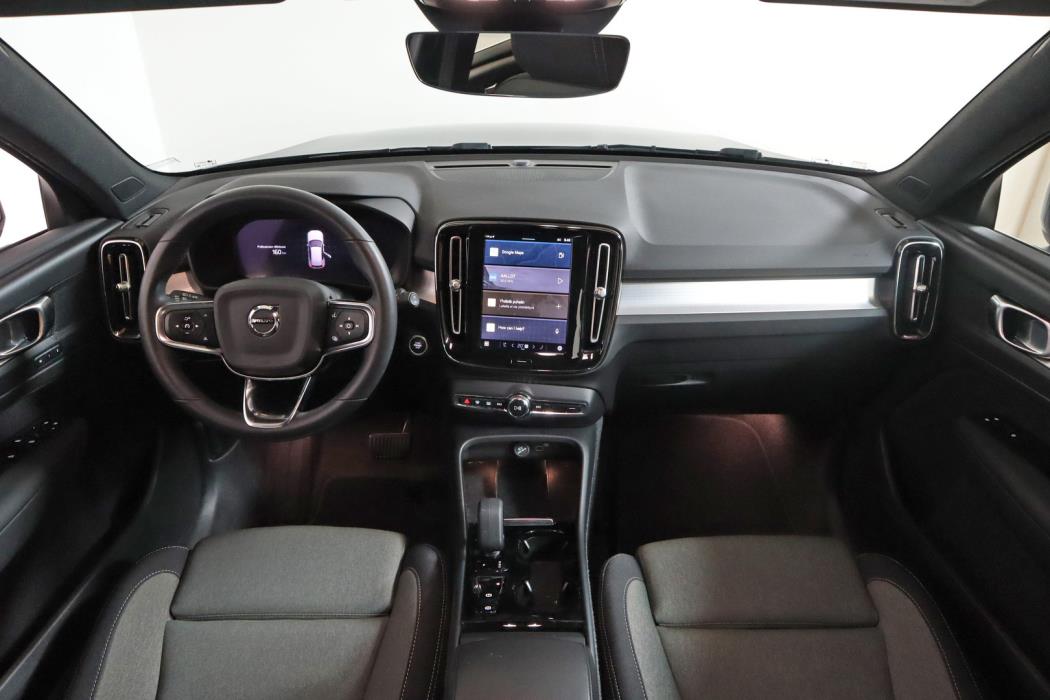 VOLVO XC40 2023