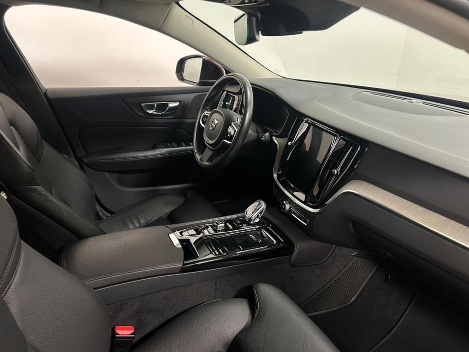 VOLVO V60 2020
