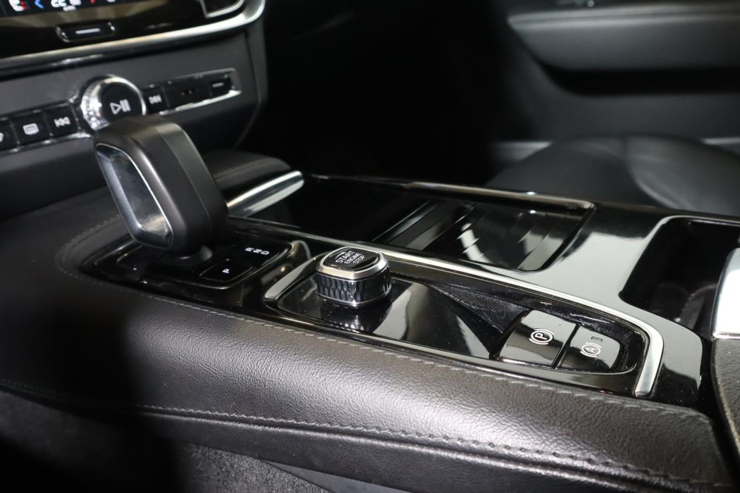 VOLVO V90 2023