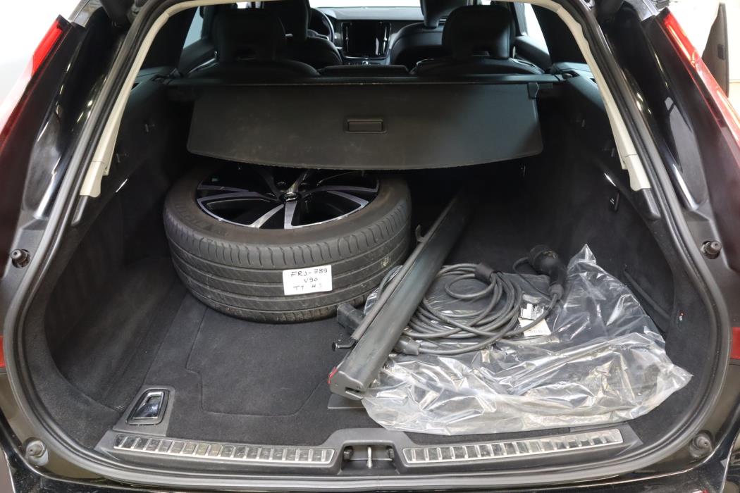 VOLVO V90 2023