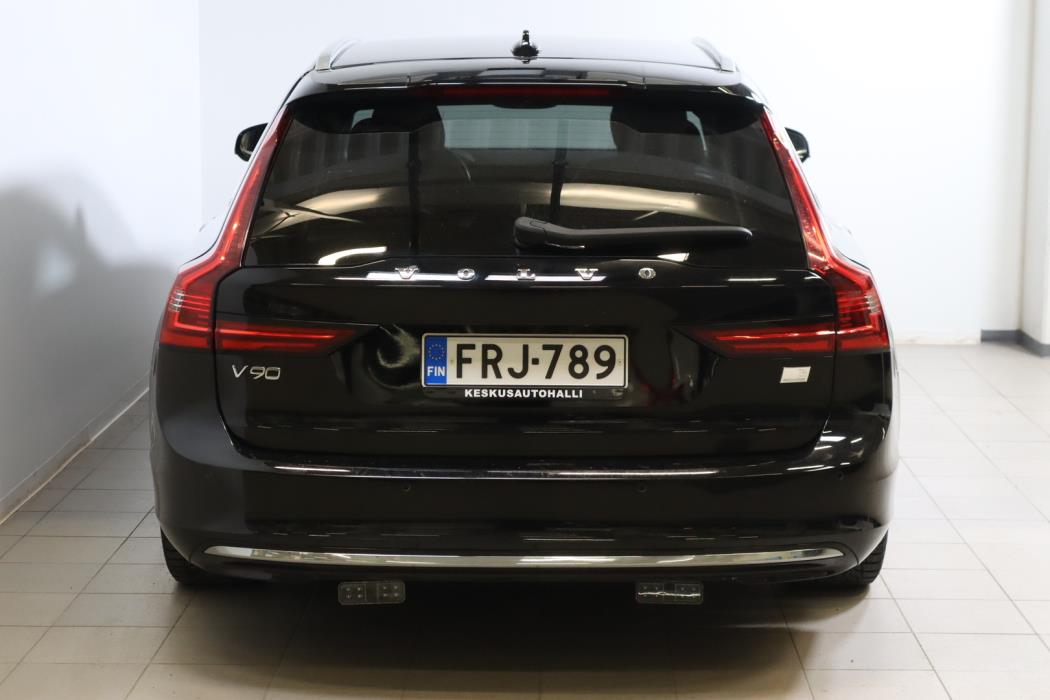 VOLVO V90 2023