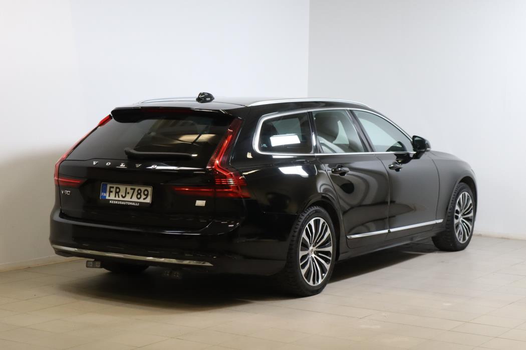 VOLVO V90 2023