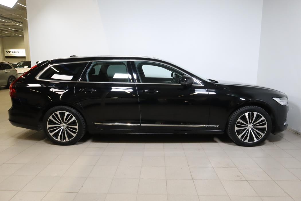 VOLVO V90 2023