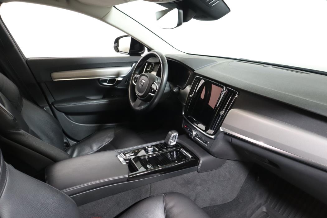 VOLVO V90 2023
