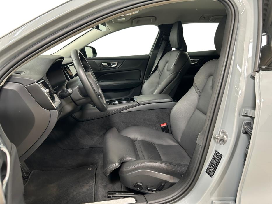 VOLVO V60 2024