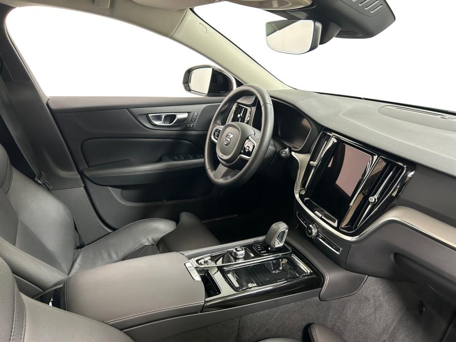VOLVO V60 2024