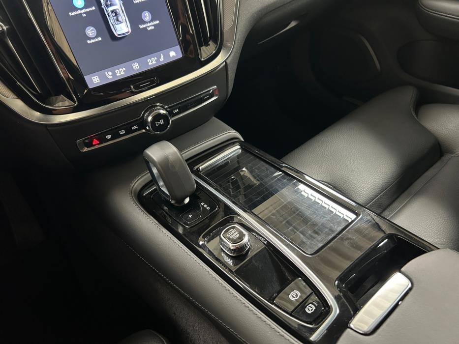 VOLVO V60 2024