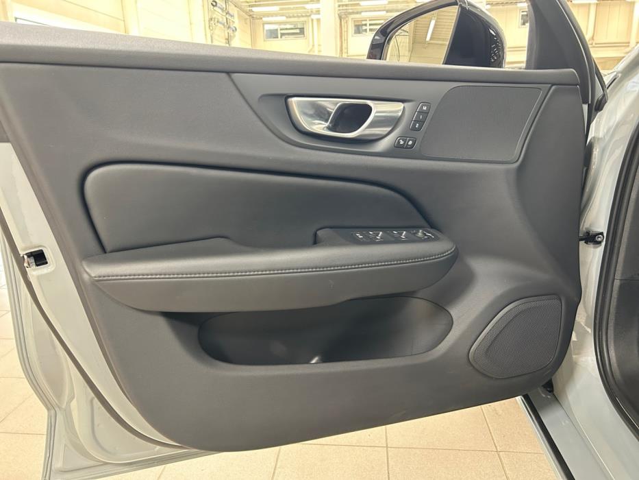 VOLVO V60 2024