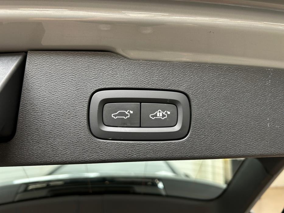 VOLVO V60 2024