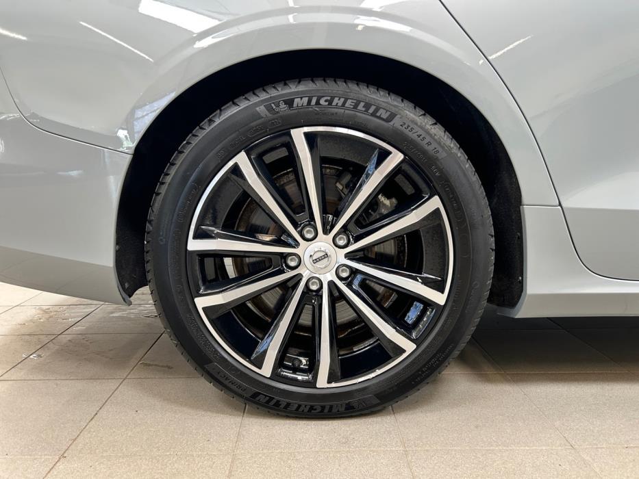 VOLVO V60 2024