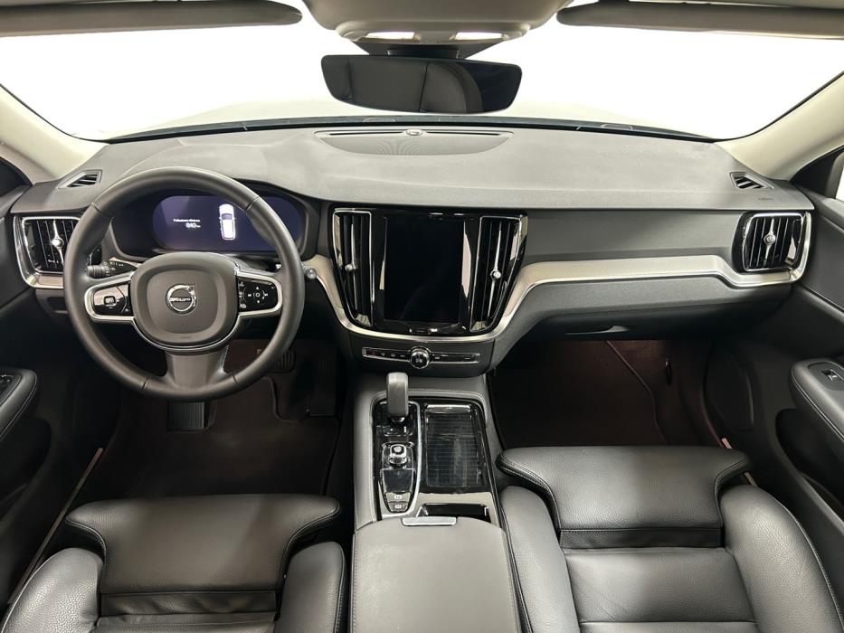 VOLVO V60 2024