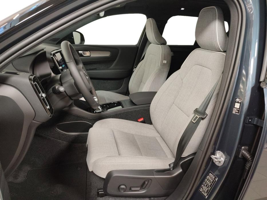 VOLVO EX40 2026
