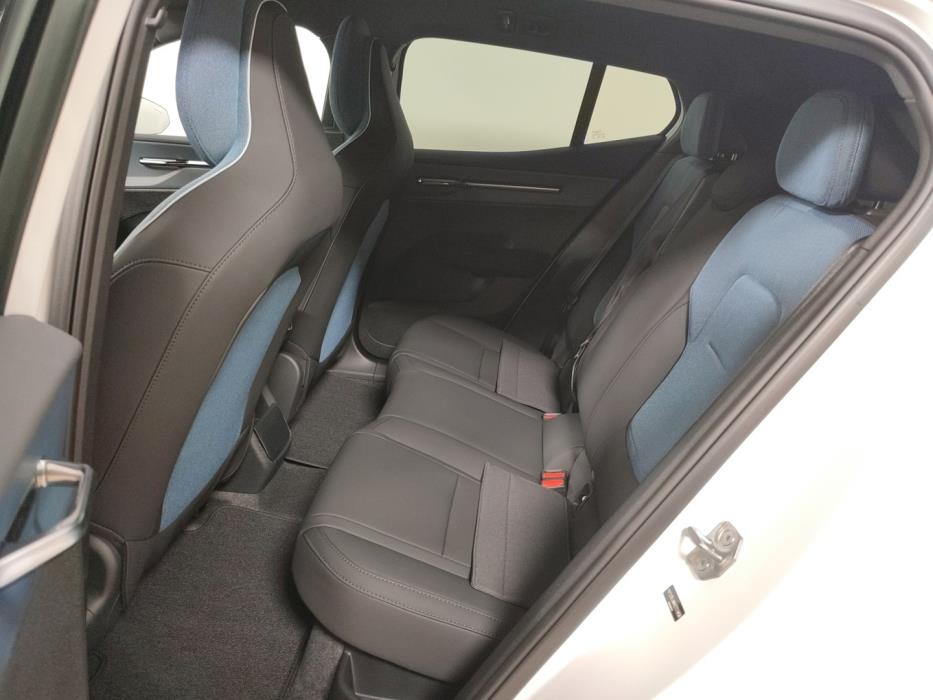 VOLVO EX30 2027