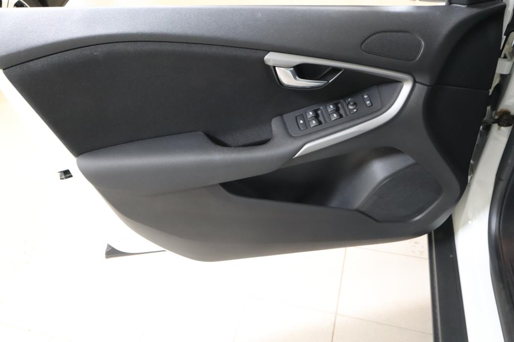 VOLVO V40 CROSS COUNTRY 2013