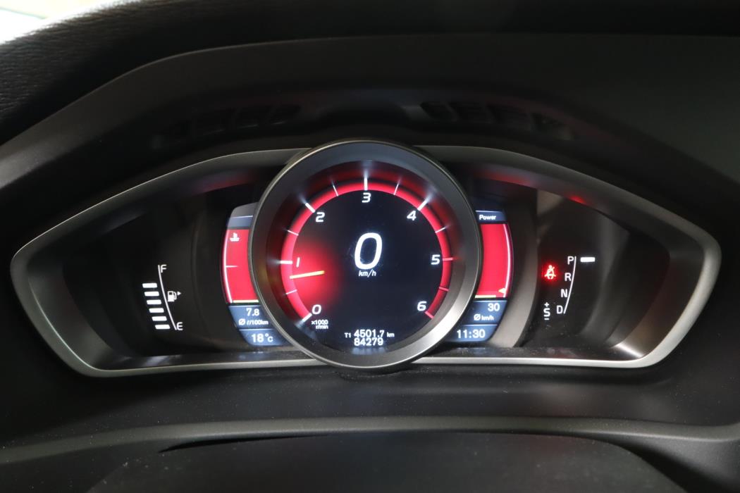 VOLVO V40 CROSS COUNTRY 2013