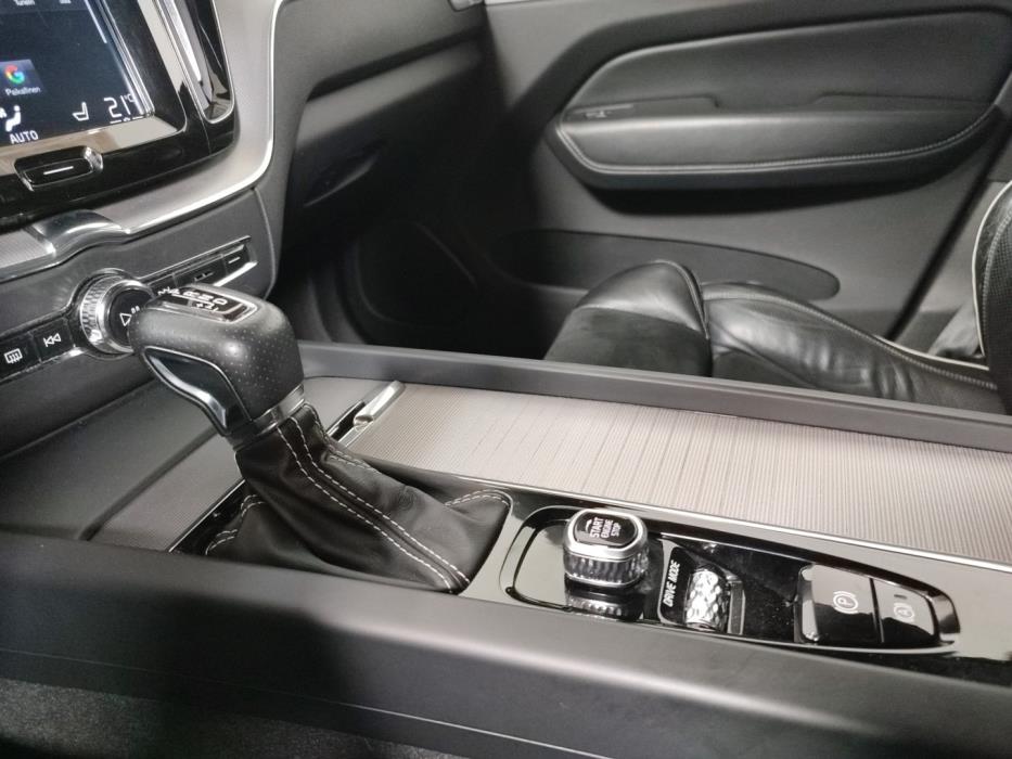 VOLVO XC60 2018
