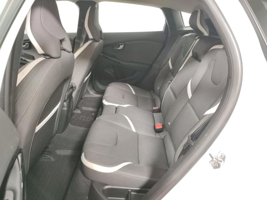 VOLVO V40 2019