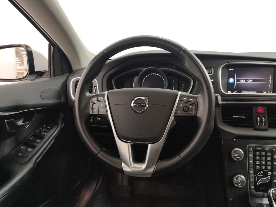 VOLVO V40 2019