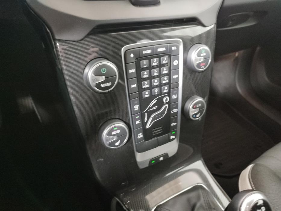 VOLVO V40 2019