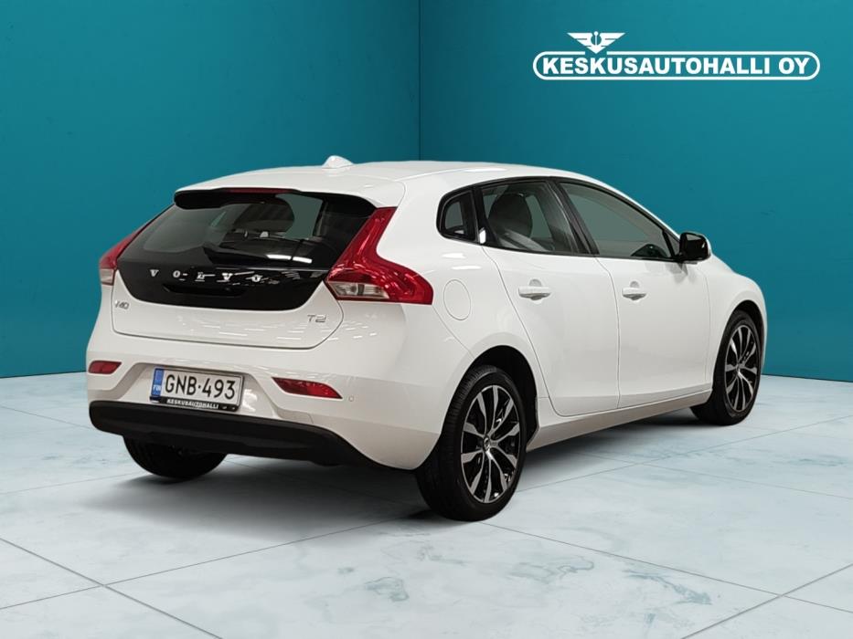 VOLVO V40 2019