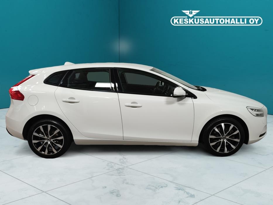 VOLVO V40 2019
