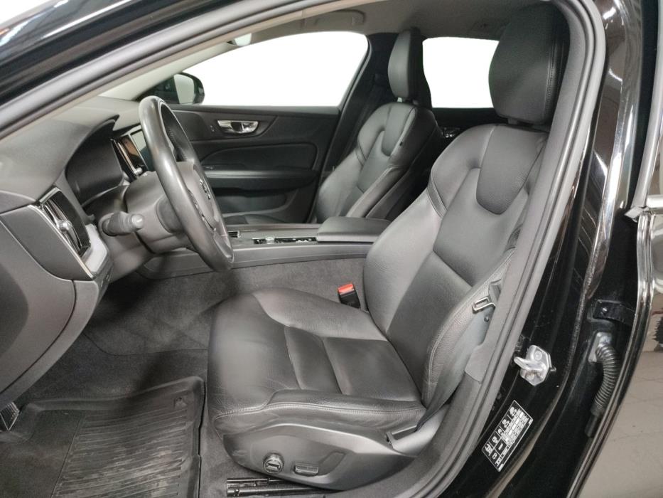 VOLVO V60 2020