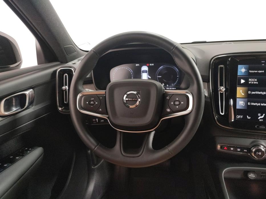 VOLVO XC40 2022