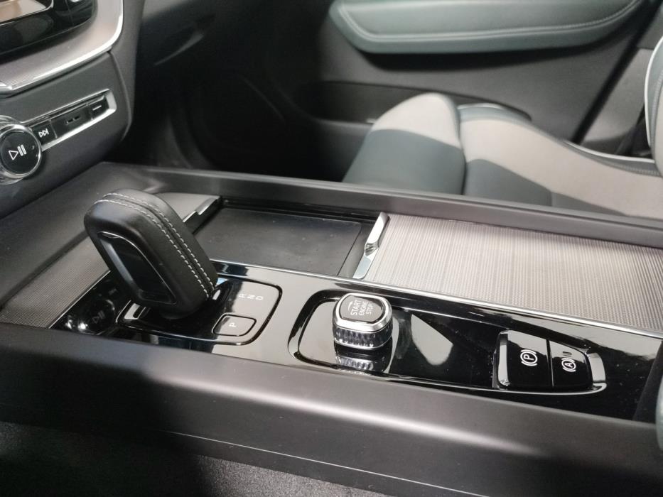VOLVO XC60 2022