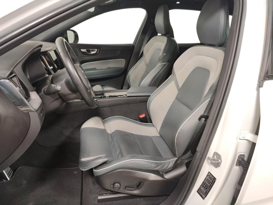 VOLVO XC60 2022