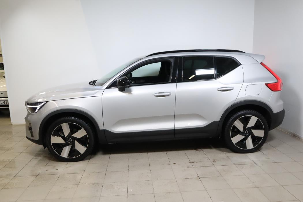VOLVO XC40 2023