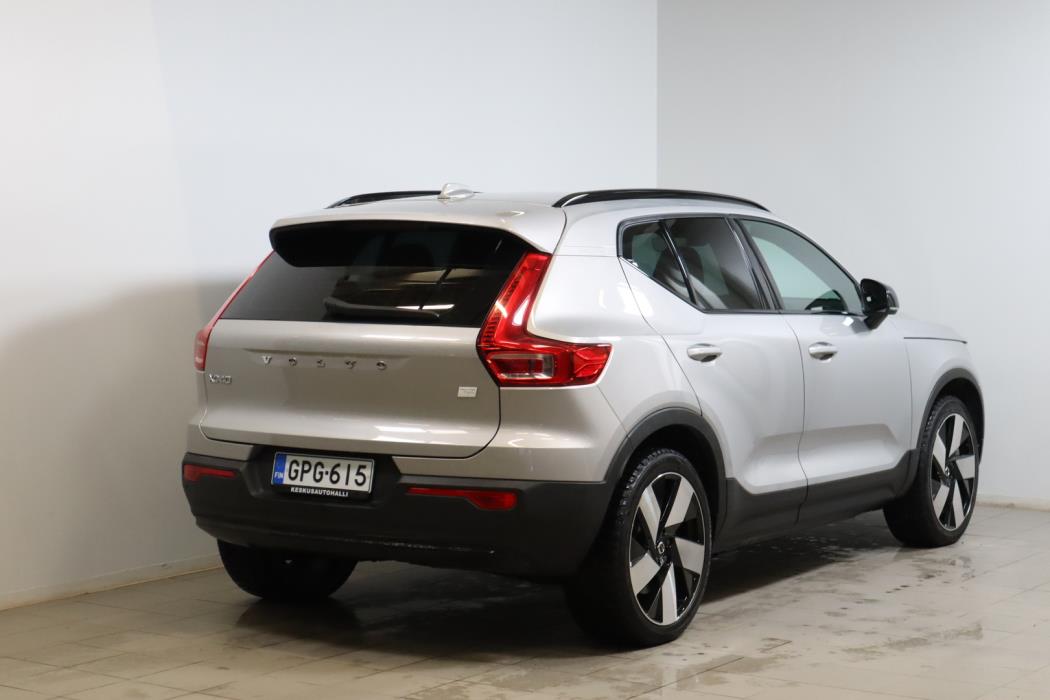 VOLVO XC40 2023